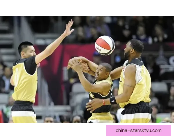 卡福颠球点燃全明星名人赛欢呼 卡福颠球点燃全明星名人赛欢呼