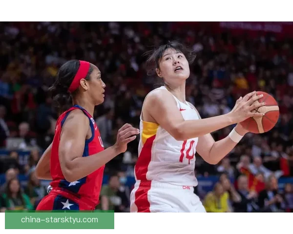 中国女篮首战告捷李月汝杨舒予闪耀